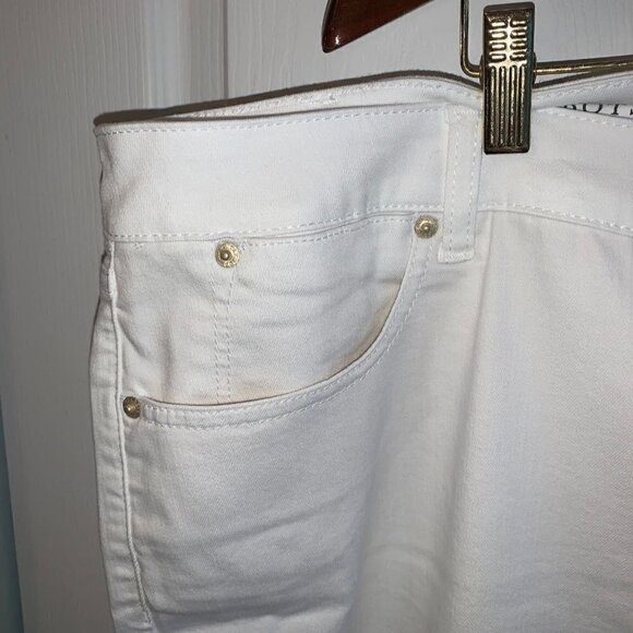 - Talbots NWT White Denim Straight Crop Jeans - Picture 8 of 9